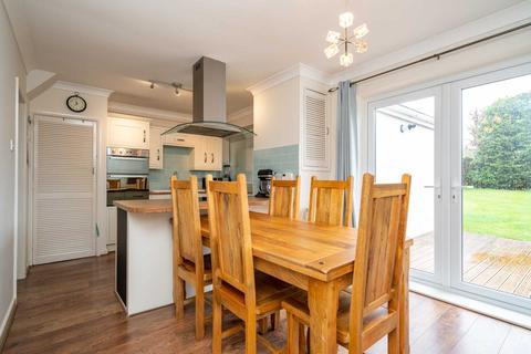 18 Candlefield Walk, Hemel Hempstead, HP3 9UR