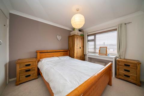 18 Candlefield Walk, Hemel Hempstead, HP3 9UR