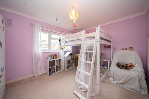 18 Candlefield Walk, Hemel Hempstead, HP3 9UR
