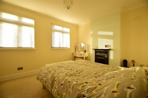 96 Shirehall Road, Dartford, DA2 7SF