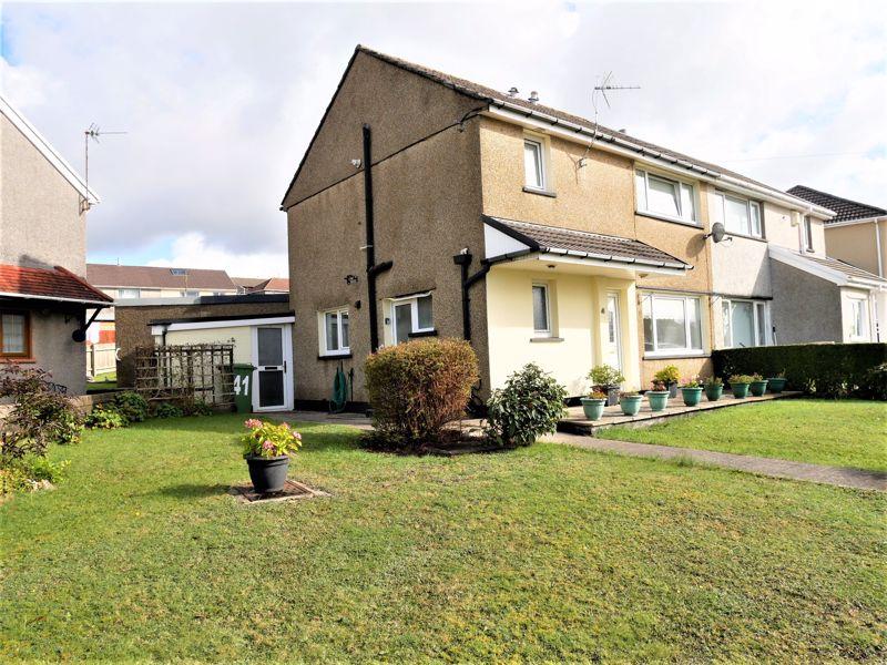 Manley Close, Tonyrefail CF39 8NS 3 bed semidetached house £129,950