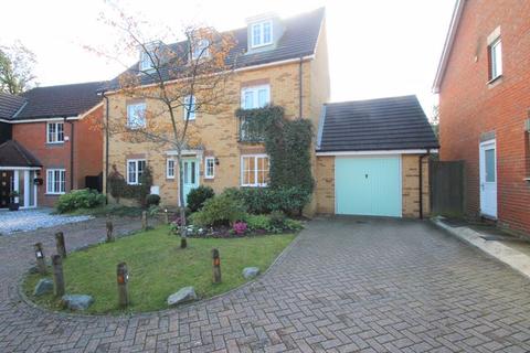 58 Campbell Road, Hawkinge, Folkestone, CT18 7TL