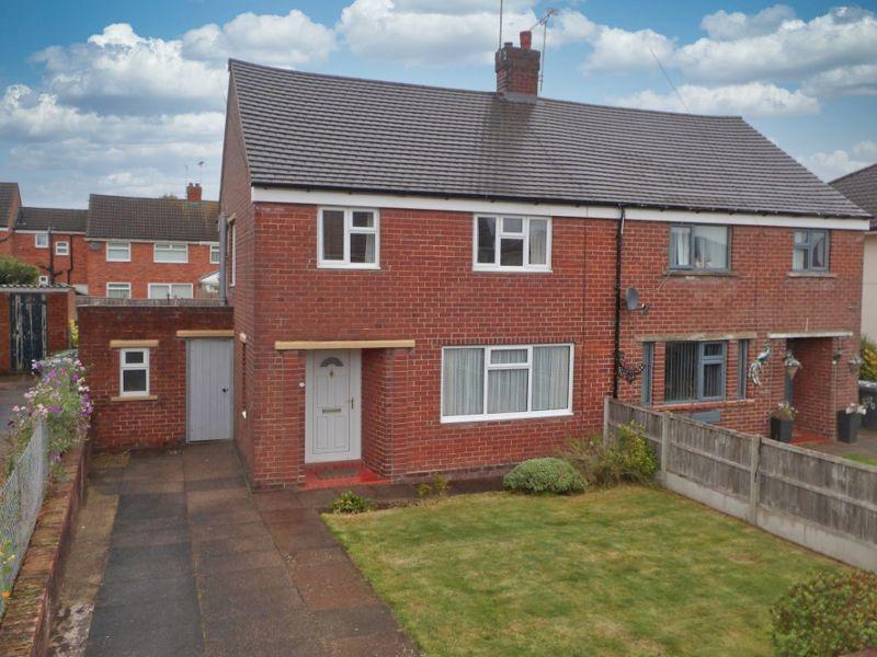 Queens Drive, Nantwich, Cheshire 3 bed semidetached house £160,000