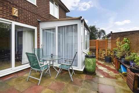 31 Walden Close, Belvedere, DA17 5HD