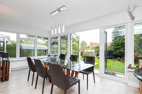 8a Piercing Hill, Theydon Bois, Epping, CM16 7JN