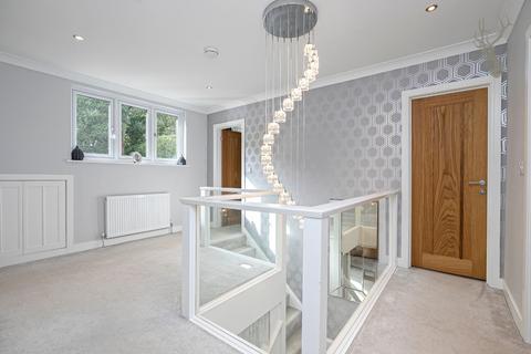 8a Piercing Hill, Theydon Bois, Epping, CM16 7JN