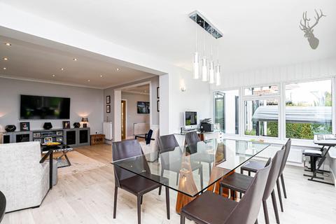 8a Piercing Hill, Theydon Bois, Epping, CM16 7JN