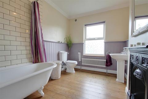 42 Becket Road, Worthing, BN14 7EX
