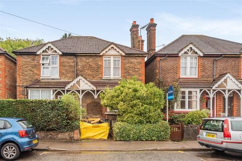 162 Walnut Tree Close, Guildford, GU1 4UB