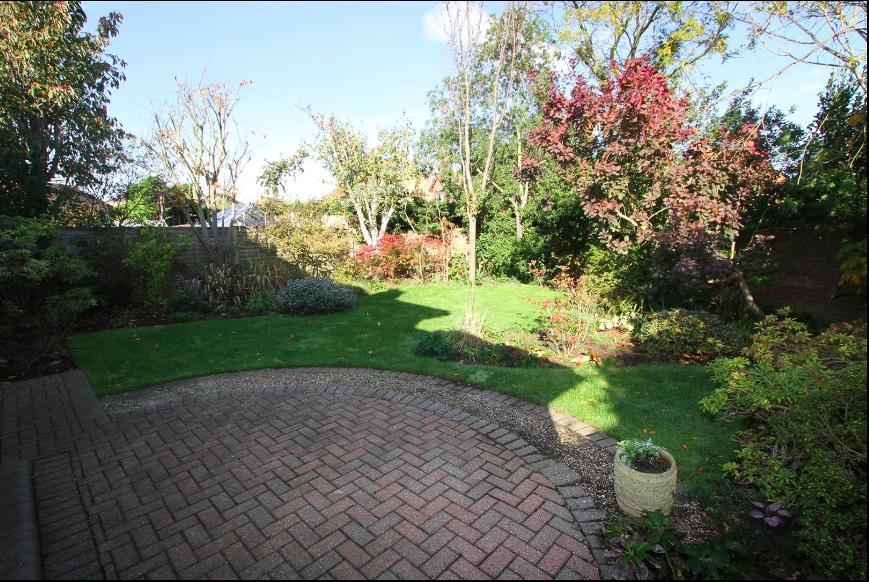 Shoeburyness, SouthendOnSea 5 bed detached house £