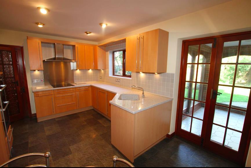 Shoeburyness, SouthendOnSea 5 bed detached house £