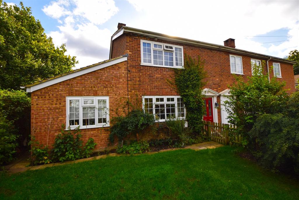 Craig Close, Crowhurst, Battle 4 bed semidetached house £310,000