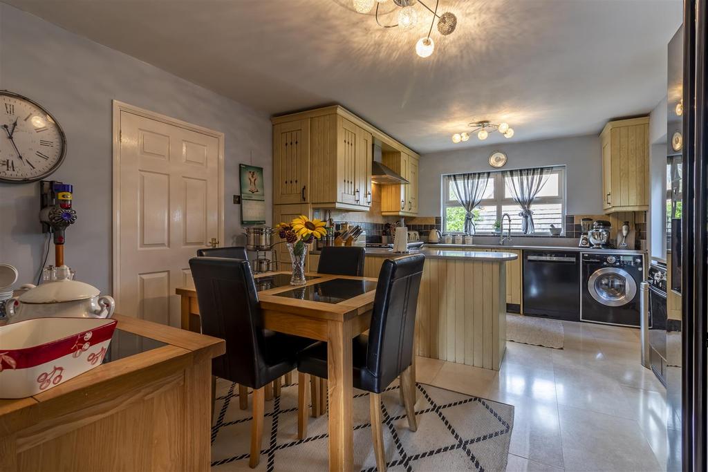 Kitchen 1.jpg