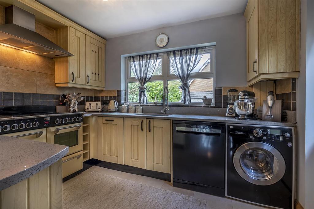 Kitchen 4.jpg