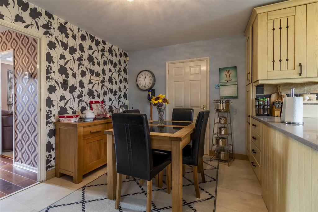 Kitchen 2.jpg