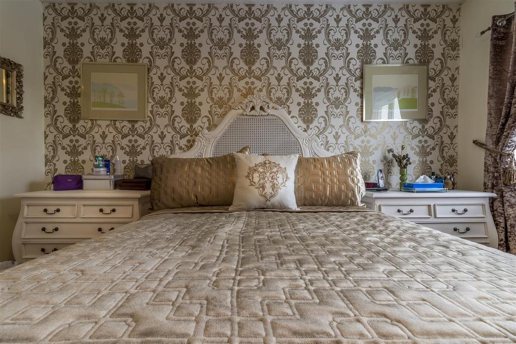 Bedroom 1 4th.jpg