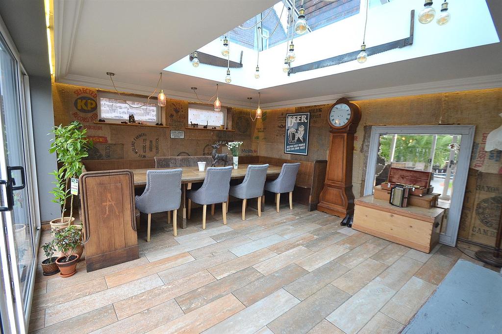 Hawkswood Road, Hailsham 5 bed semidetached house £475,000