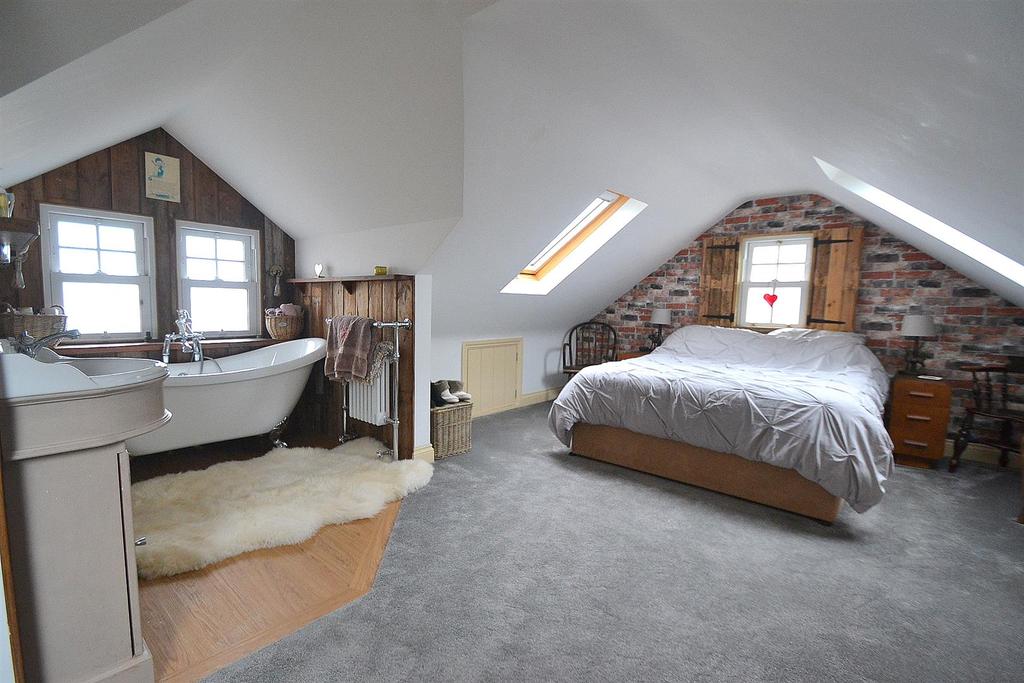 Hawkswood Road, Hailsham 5 bed semidetached house £475,000