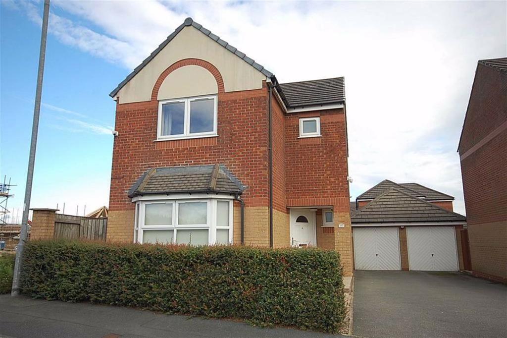 Heathmoor Park Road, Illingworth, Halifax, HX2 3 bed detached house £