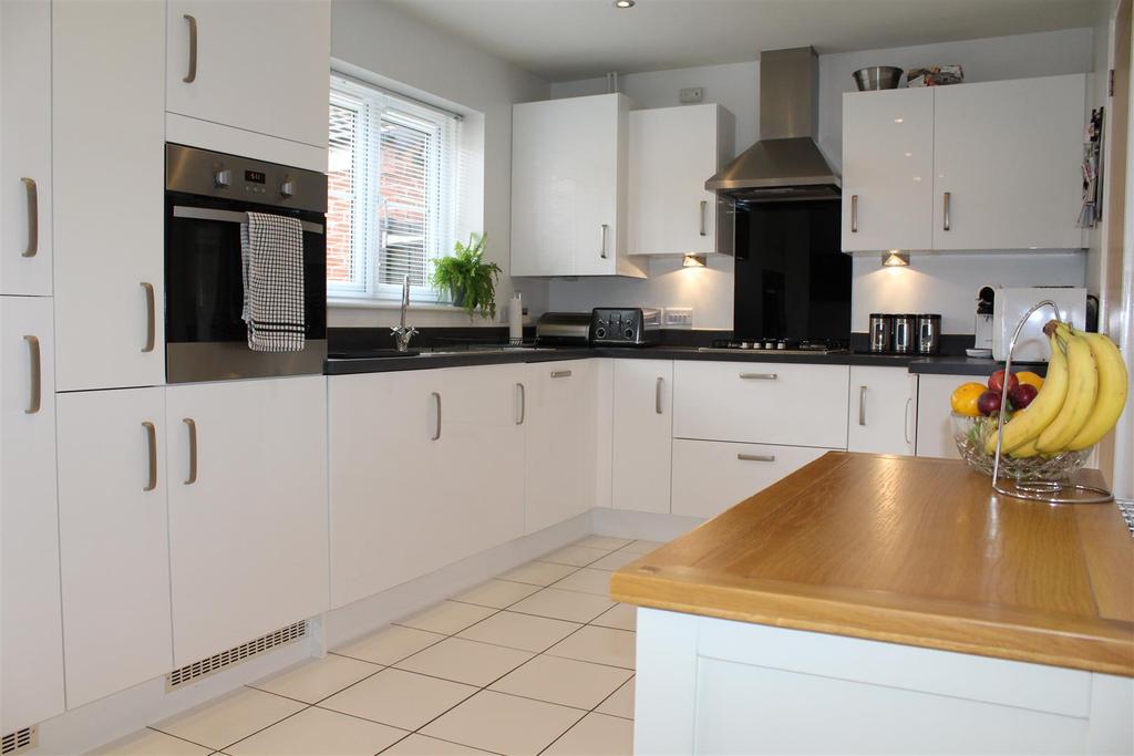 KITCHEN &amp; DINING AREA