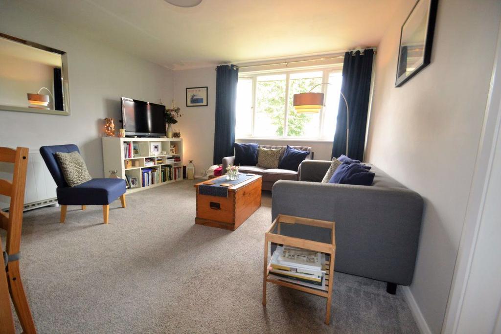 Henley Grove Court, Henleaze 2 bed apartment £1,100 pcm (£254 pw)