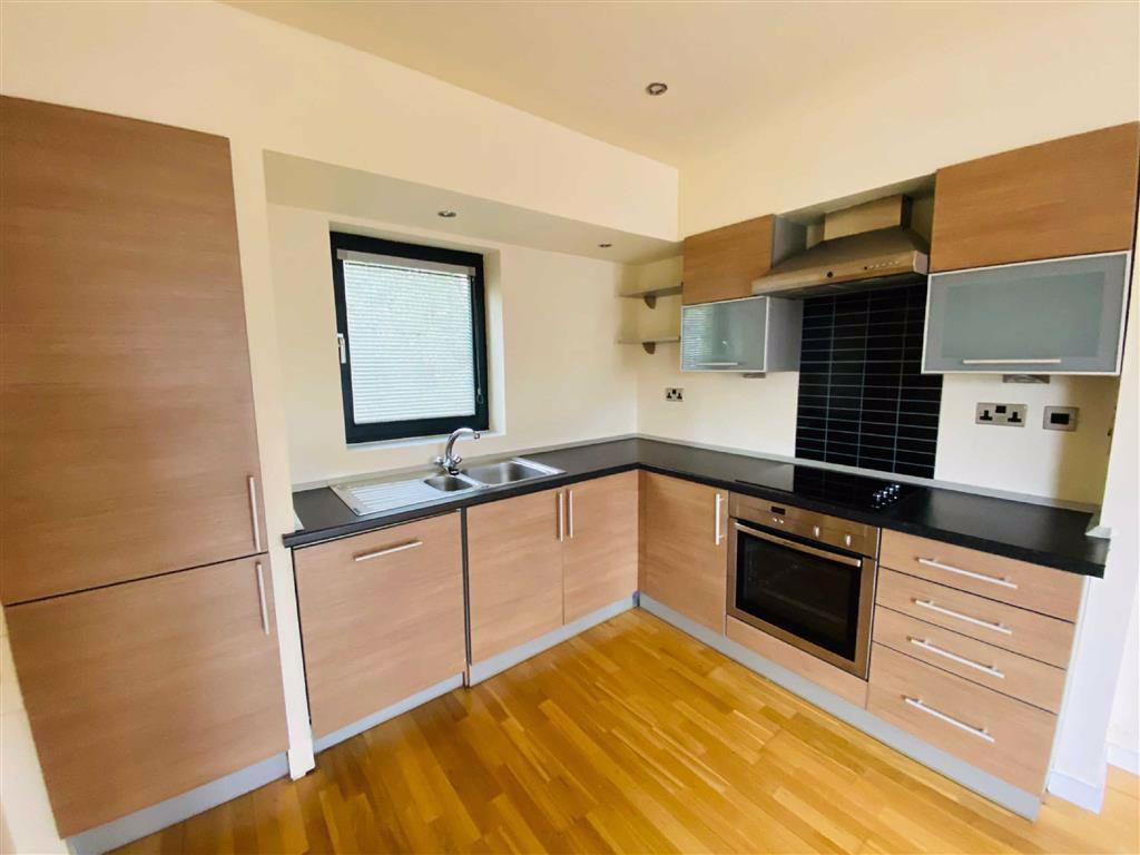 Park Grove, King Cross, Halifax, HX1 2 bed flat £450 pcm (£104 pw)
