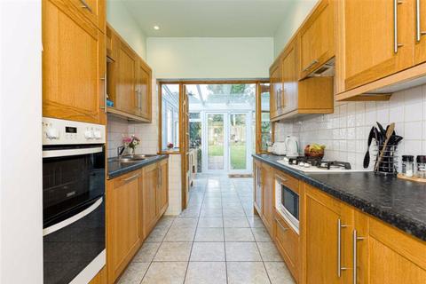 3 The Glade, Epsom, KT17 2HW