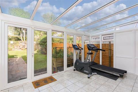 3 The Glade, Epsom, KT17 2HW