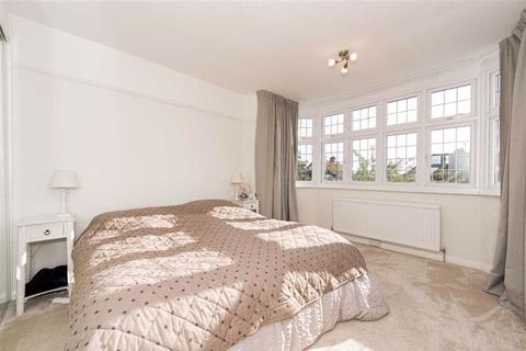 3 The Glade, Epsom, KT17 2HW