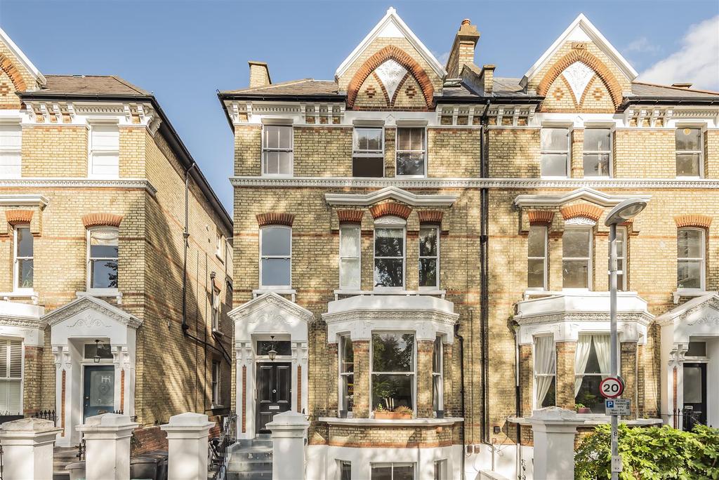 St. Andrews Square, Surbiton 2 bed apartment £375,000