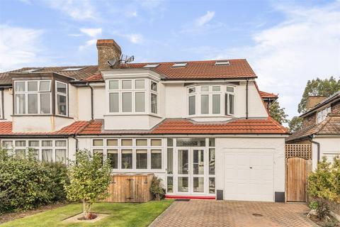 35 The Byeways, Surbiton, KT5 8HT
