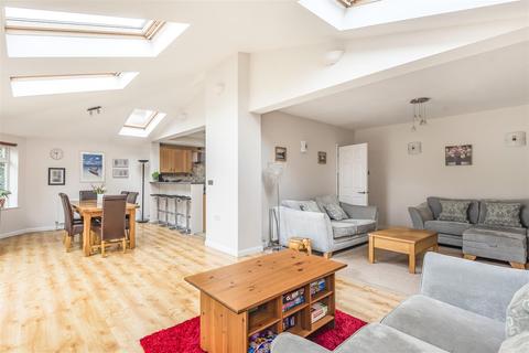 35 The Byeways, Surbiton, KT5 8HT
