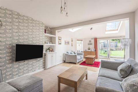 35 The Byeways, Surbiton, KT5 8HT