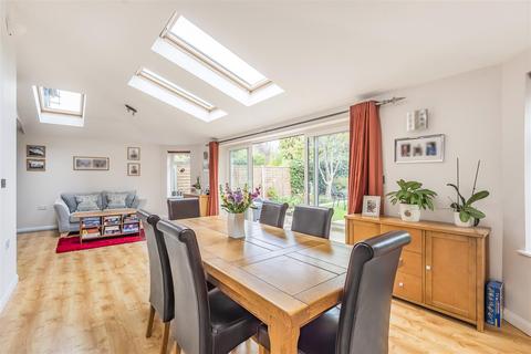 35 The Byeways, Surbiton, KT5 8HT