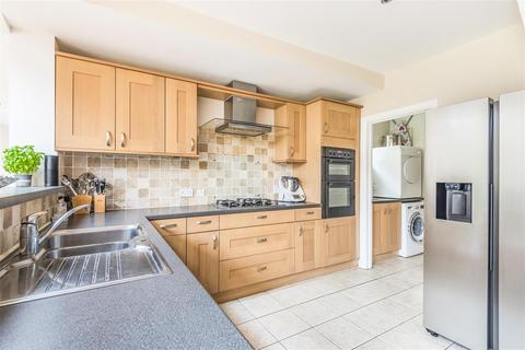 35 The Byeways, Surbiton, KT5 8HT