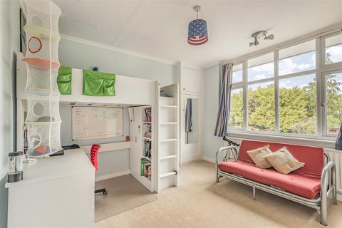 35 The Byeways, Surbiton, KT5 8HT