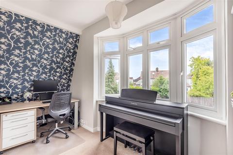 35 The Byeways, Surbiton, KT5 8HT