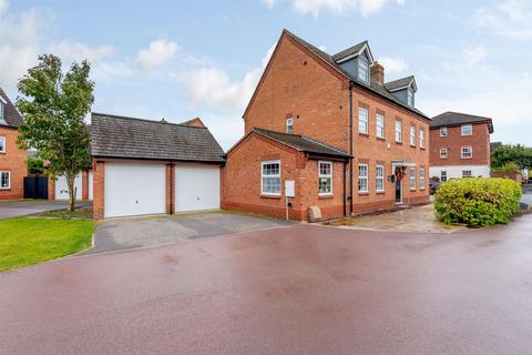 22 Barlow Drive, Fradley, Lichfield, WS13 8TL