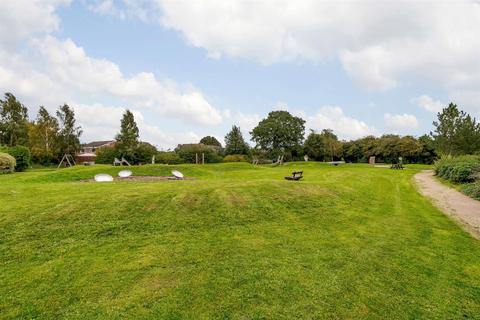 22 Barlow Drive, Fradley, Lichfield, WS13 8TL