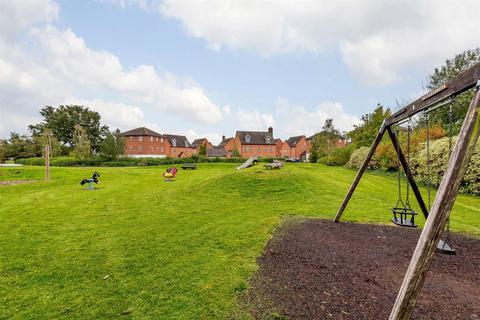 22 Barlow Drive, Fradley, Lichfield, WS13 8TL