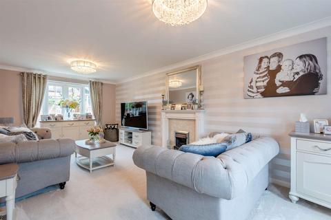 22 Barlow Drive, Fradley, Lichfield, WS13 8TL