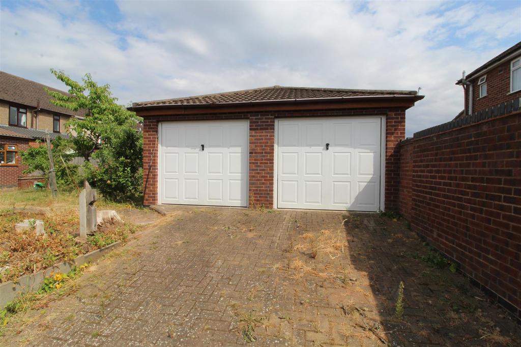 Crossway Road, Coventry 6 bed end of terrace house £1,150 pcm (£265 pw)