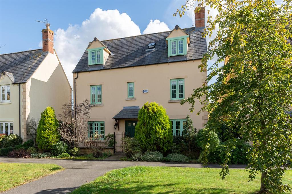 Blenheim Way, Moreton in Marsh, Gloucestershire 4 bed detached house