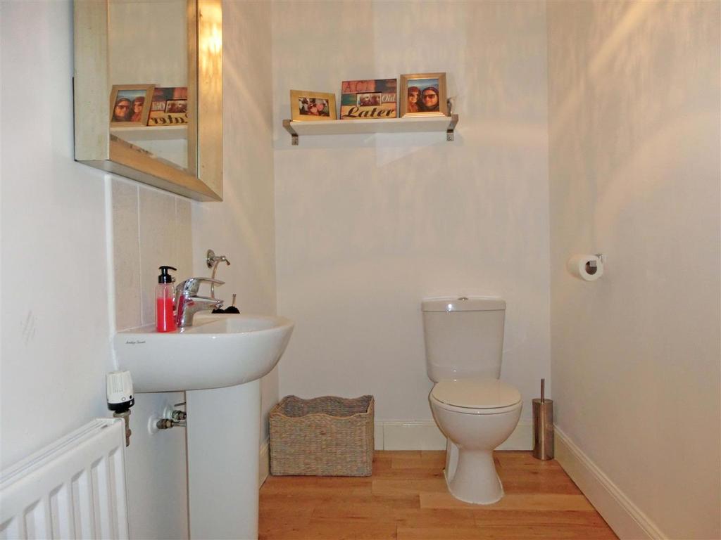 Guest cloaks wc