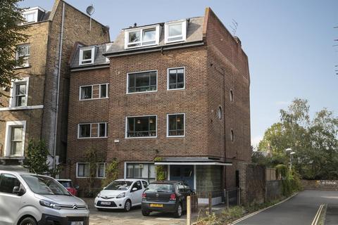 Flat 2, 31 De Crespigny Park, London, SE5 8AB