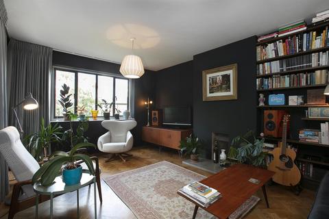 Flat 2, 31 De Crespigny Park, London, SE5 8AB