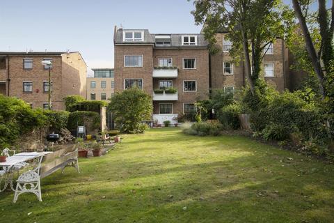 Flat 2, 31 De Crespigny Park, London, SE5 8AB