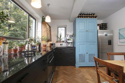 Flat 2, 31 De Crespigny Park, London, SE5 8AB