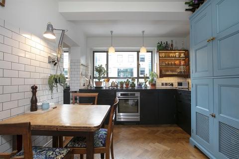 Flat 2, 31 De Crespigny Park, London, SE5 8AB