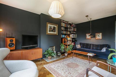 Flat 2, 31 De Crespigny Park, London, SE5 8AB